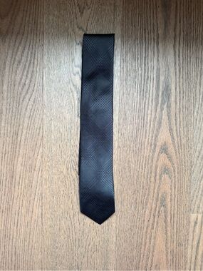 Classic Black Men's Tie - Sleek Formal Accessory